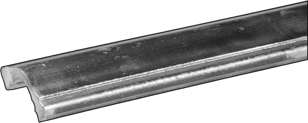 Main courante creuse de 3000mm de long en fer forgé. Largeur de 51mm et épaisseur de 19mm avec gorge de 27mm.