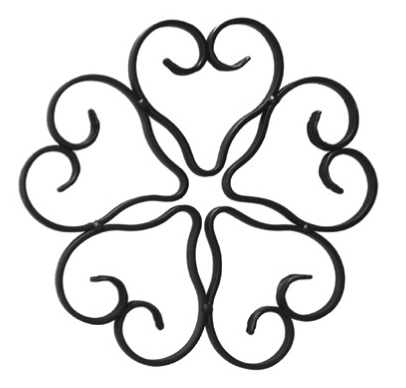 Rosette circulaire composée de volutes formant 5coeurs. Hauteur 250mm et largeur 250mm, section en fer plat de 12x4mm. Cet élément décoratif trouvera sa place dans votre portail ou votre grille de défense, par exemple, tout en y assurant sa solidité. Fixation par soudure. Fournie brut, à peindre ou à venir avec un produit adapter pour la protéger de la corrosion.