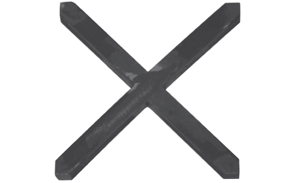 Croix en fer forgé à souder. Hauteur de 110mm et largeur de 110mm. Peut être utilisé en guise de frise ou d’ornement entre barreaux par exemple. Section en carré lisse de 12mm.