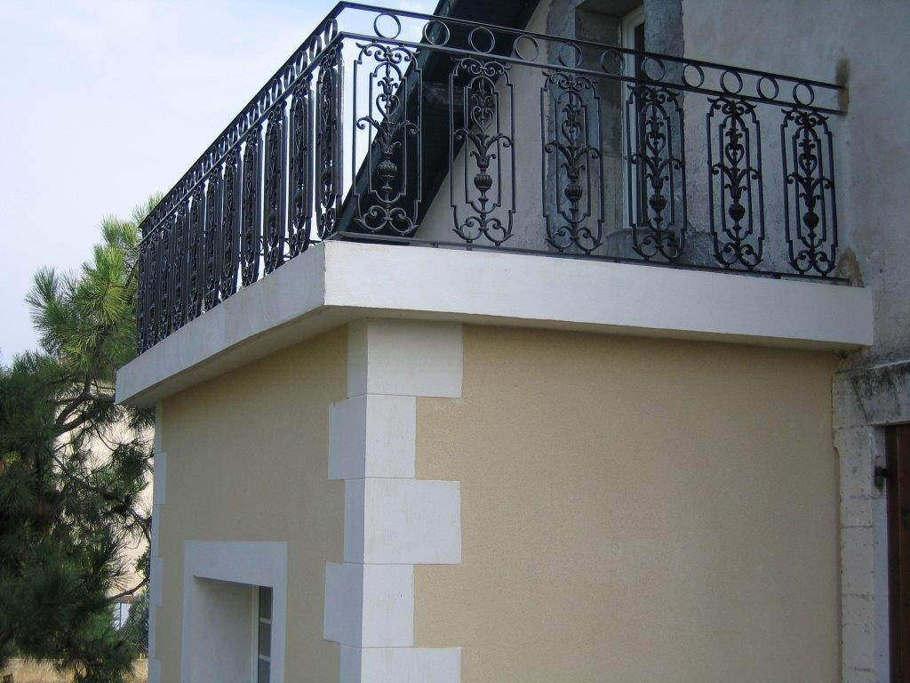 Balustre en fonte double face avec un insert en acier de 780mm de haut par 280mm de large.