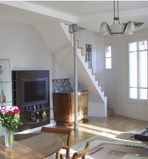 Tube Fût alu cannelé pour colonne, en aluminium. Hauteur 3000mm Diamètre extérieur Ø80mm épaisseur 8mm. Ce tube recoupable, permet la réalisation d'une colonne à dimension sur mesure, pour réaliser un support vertical robuste. Fixation par platines (vendues séparément, référence 06330). Sera agrémenté de décors pour sublimer votre décoration. Convient pour une utilisation en intérieur ou en extérieur. Existe en longueur 2500mm (référence 06310) et en diamètre 100mm (référence 063104).