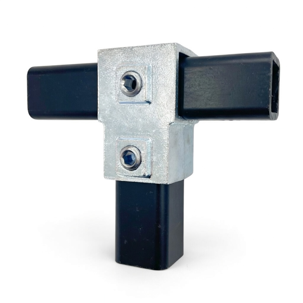 Découvrez notre connecteur en T robuste et professionnel, spécialement conçu pour assembler rapidement et solidement des tubes carrés en acier de 40 x 40 mm. Fabriqué en fonte galvanisée à chaud de haute qualité, ce connecteur offre une excellente résistance à la corrosion et une durabilité exceptionnelle, idéale pour une utilisation en intérieur comme en extérieur. Caractéristiques principales :  Compatible avec tubes carrés 40x40 mm Forme un raccord en T parfait Dimensions du connecteur : 60 mm de large × 90 mm de haut Finition galvanisée anti-corrosion 2 vis à tête creuse (hexagonale) incluses pour une fixation sécurisée Montage simple et rapide sans soudure Construction massive et rigide  Utilisations courantes :  Structures métalliques Portails et clôtures Échafaudages légers Mobilier industriel ou DIY Abris, pergolas et carports Aménagements de garage ou atelier  Ce connecteur en T est la solution idéale pour tous vos projets de construction modulaire en tubes carrés. Sa finition galvanisée lui permet de résister aux intempéries, tandis que les vis à tête creuse assurent un serrage puissant et discret. Conseil de montage : Insérez les tubes dans le connecteur et serrez fermement les deux vis Allen (clé non fournie) pour une liaison parfaitement rigide.