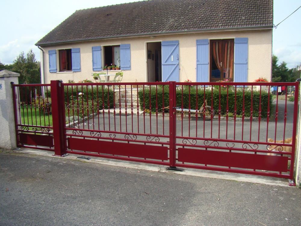 Volute en S finition queue de carpe. Hauteur 280mm largeur 115mm en fer plat de 14x6mm. Fixation par soudure. Permet de décorer votre fabrication en fer forgé, portail, clôture, pergola, mais également permet de renforcer la sécurité, en diminuant le vide entre barreau, ou d'augmenter le soutien. Fourni brut, à peindre ou à vernir pour protéger contre la corrosion.