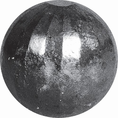 Boule pleine et martelée avec un diamètre de 70mm.