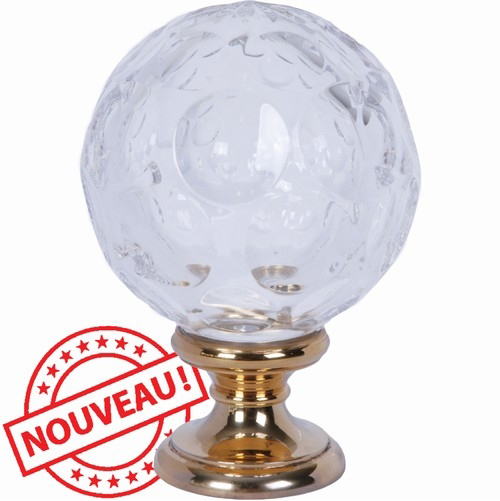 Boule en cristal blanc soufflé travaillé à la main. Le pied est en laiton poli. Diamètre extérieur 100mm, hauteur maximale 145mm, embase laiton diamètre 58 extérieur