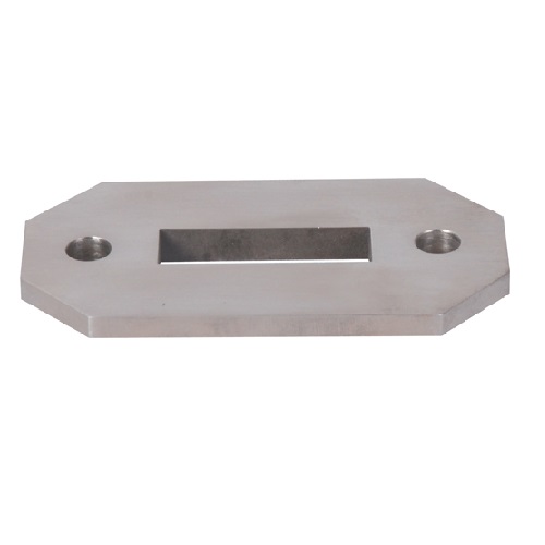 Platine rectangle pour poteau de départ, en inox. Largeur 92mm Longueur 48mm Hauteur 10mm. Fixation par colle bi-composant au poteau et à visser au sol grâce à 2 trous de diamètre 8,5mm. Cet habillage de la base du barreau permet fixer votre poteau au sol, il apportera un raffinement à votre fabrication par ce détail de finition. Platine estampée. Livrée brut. Compatible avec les poteaux référence 30430216.