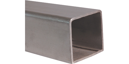 Platine carrée pour fixation à l'anglaise de tube carré largeur 40mm, en inox 316. Largeur 150mm Longueur 132 épaisseur 10mm. Doit être fixée au mur par vis, grâce à deux trous pré percés de dimension 15x10mm, le tube rond sera maintenu par cerclage vissé. Convient pour un usage en intérieur et extérieur, y compris en bord de mer.