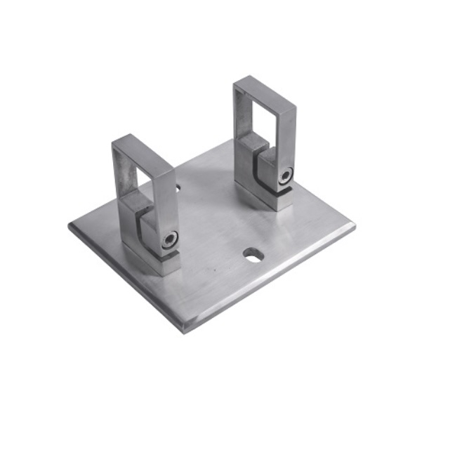 Platine carrée pour fixation à l'anglaise de tube carré largeur 40mm, en inox 316. Largeur 150mm Longueur 132 épaisseur 10mm. Doit être fixée au mur par vis, grâce à deux trous pré percés de dimension 15x10mm, le tube rond sera maintenu par cerclage vissé. Convient pour un usage en intérieur et extérieur, y compris en bord de mer.