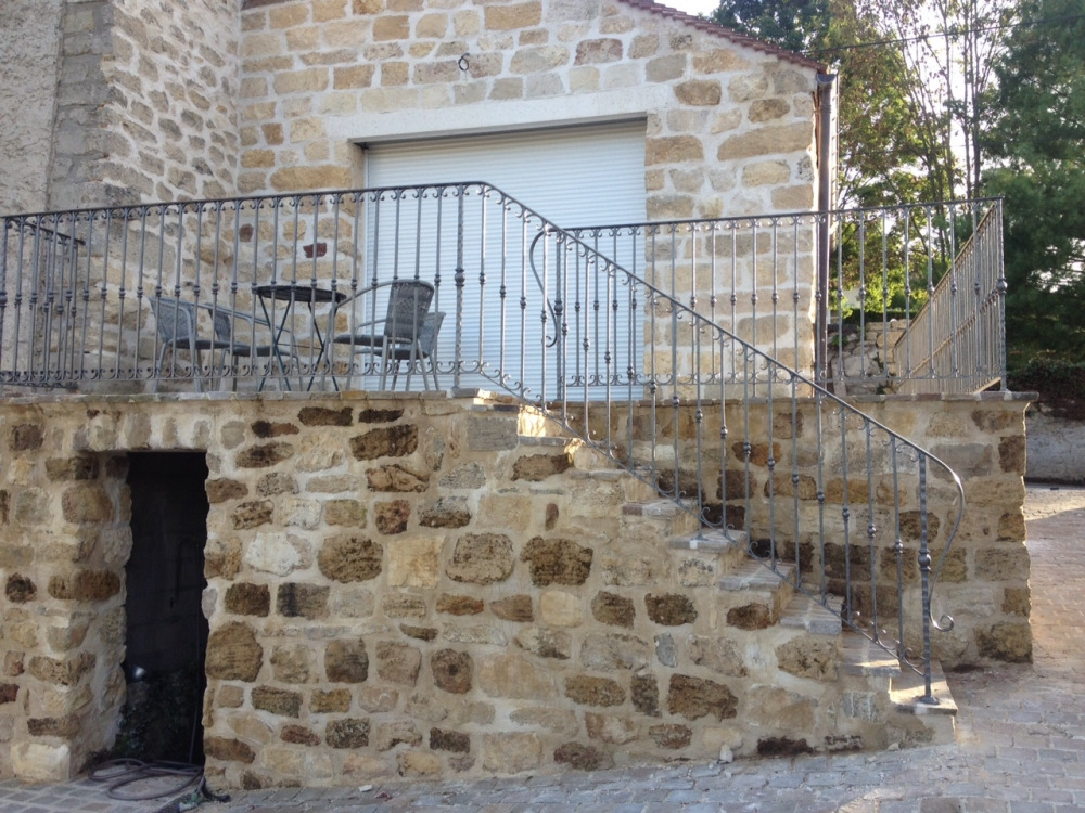 Poteau de départ de 1200mm de haut et avec une section en carré de 25mm.