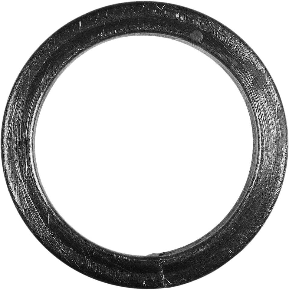 Cercle d’un diamètre extérieur de 130mm. Fer Forgé en section tubulaire carré de 16mm martelé.