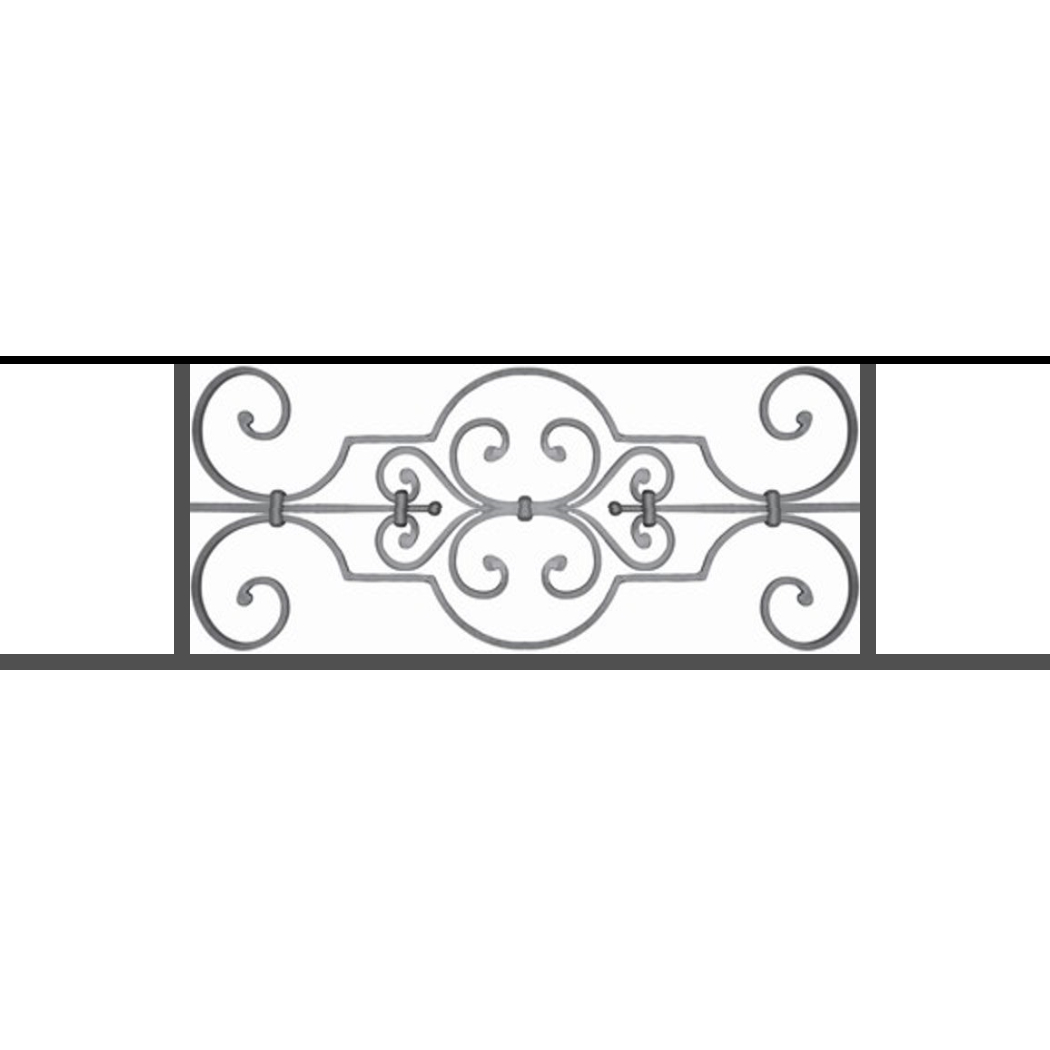 Appui de fenêtre type AF004 à sceller dans votre tableau de fenêtre. Longueur finie de 1050mm et Hauteur finie de 314mm. Convient pour les tableaux de fenêtre de 950mm. 50mm de scellement sont prévue de chaque côté. Main courante laminée de 950mm de long en fer forgé sur le dessus. Motif au centre de 670mm de long par 290mm de haut. Le reste de la structure est en tube acier carré de 16mm de section.