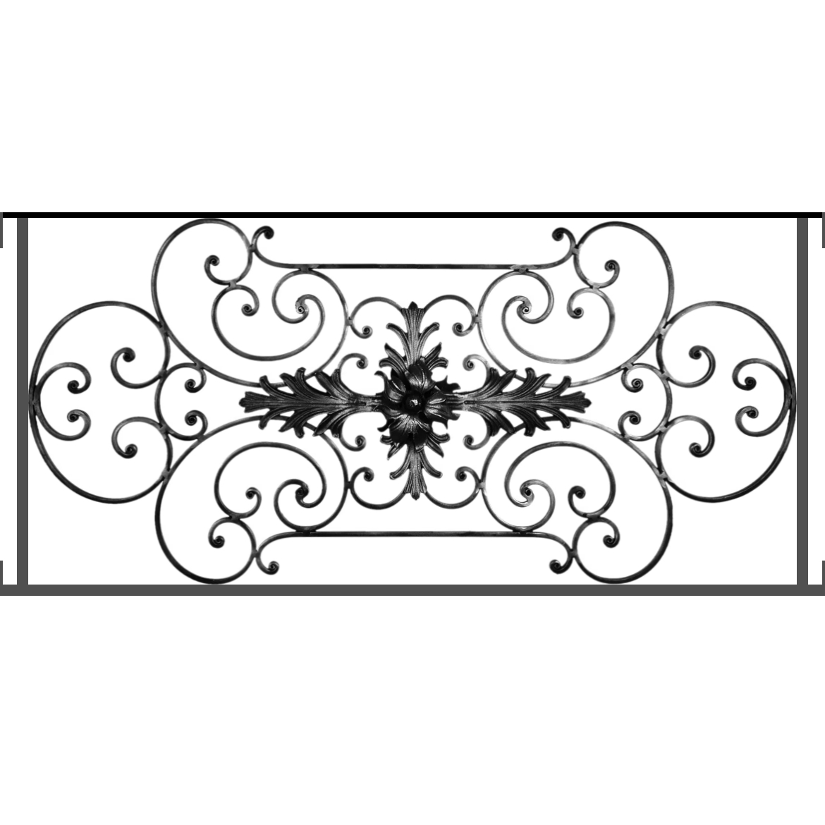 Appui de fenêtre type AF012 à visser dans votre tableau de fenêtre. Longueur finie de 1170mm et Hauteur finie de 544mm. Convient pour les tableaux de fenêtre de 1170mm. Main courante laminée de 1170mm de long en fer forgé sur le dessus. Motif au centre de 1090mm de long par 520mm de haut. Le reste de la structure est en tube acier carré de 16mm de section.