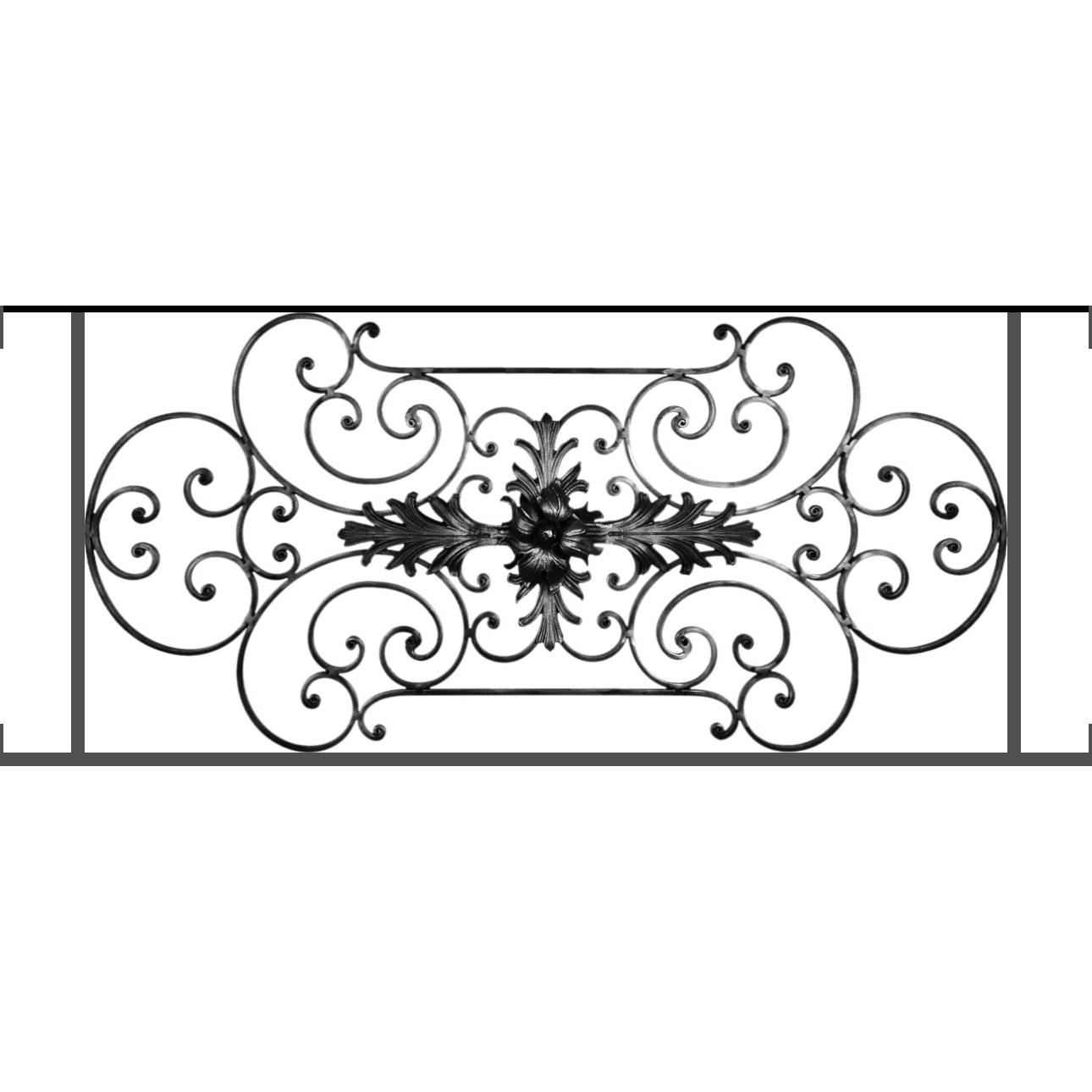 Appui de fenêtre type AF012 à visser dans votre tableau de fenêtre. Longueur finie de 1290mm et Hauteur finie de 544mm. Convient pour les tableaux de fenêtre de 1290mm. Main courante laminée de 1290mm de long en fer forgé sur le dessus. Motif au centre de 1090mm de long par 520mm de haut. Le reste de la structure est en tube acier carré de 16mm de section.