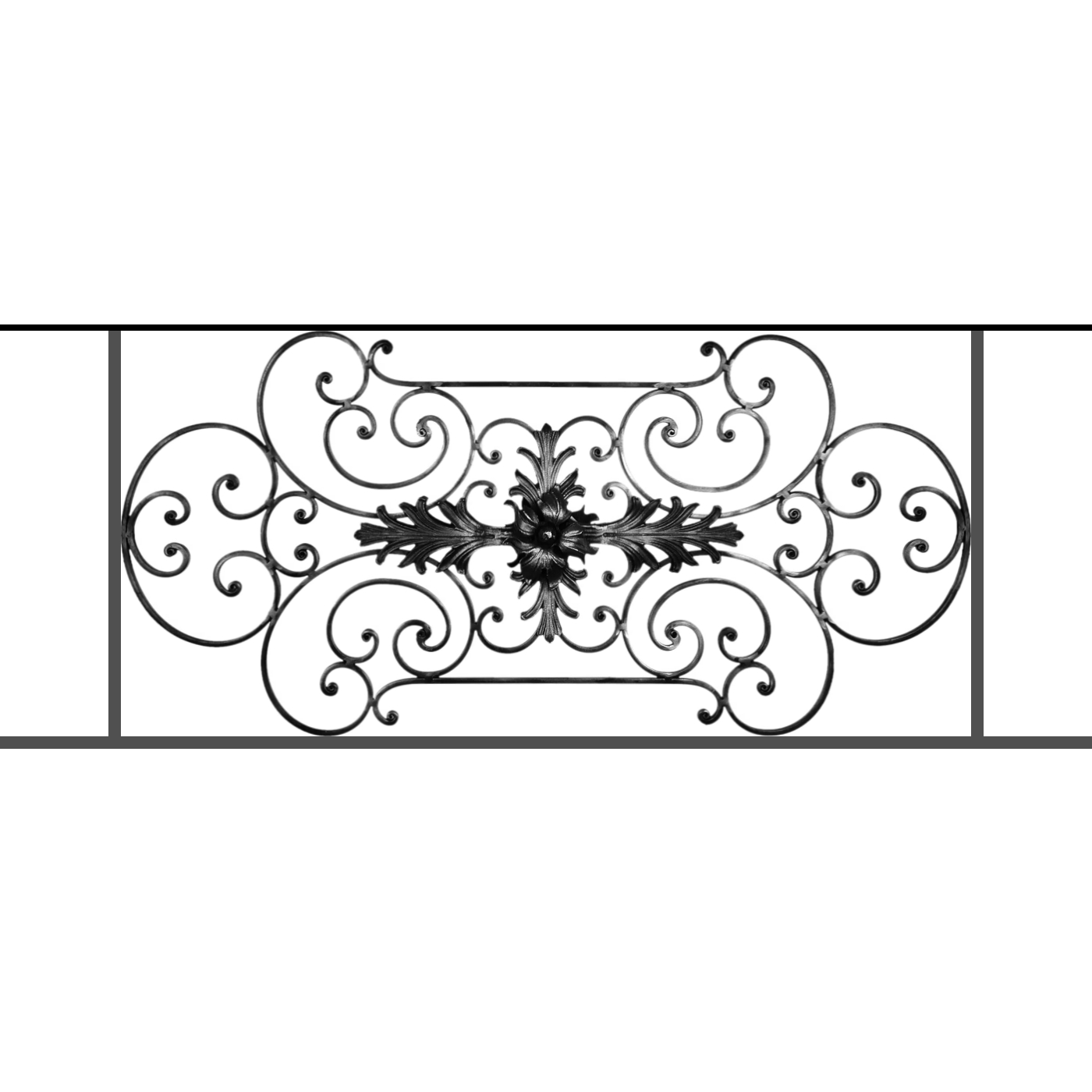 Appui de fenêtre type AF012 à sceller dans votre tableau de fenêtre. Longueur finie de 1400mm et Hauteur finie de 544mm. Convient pour les tableaux de fenêtre de 1300mm. 50mm de scellement sont prévue de chaque côté. Main courante laminée de 1300mm de long en fer forgé sur le dessus. Motif au centre de 1090mm de long par 520mm de haut. Le reste de la structure est en tube acier carré de 16mm de section.