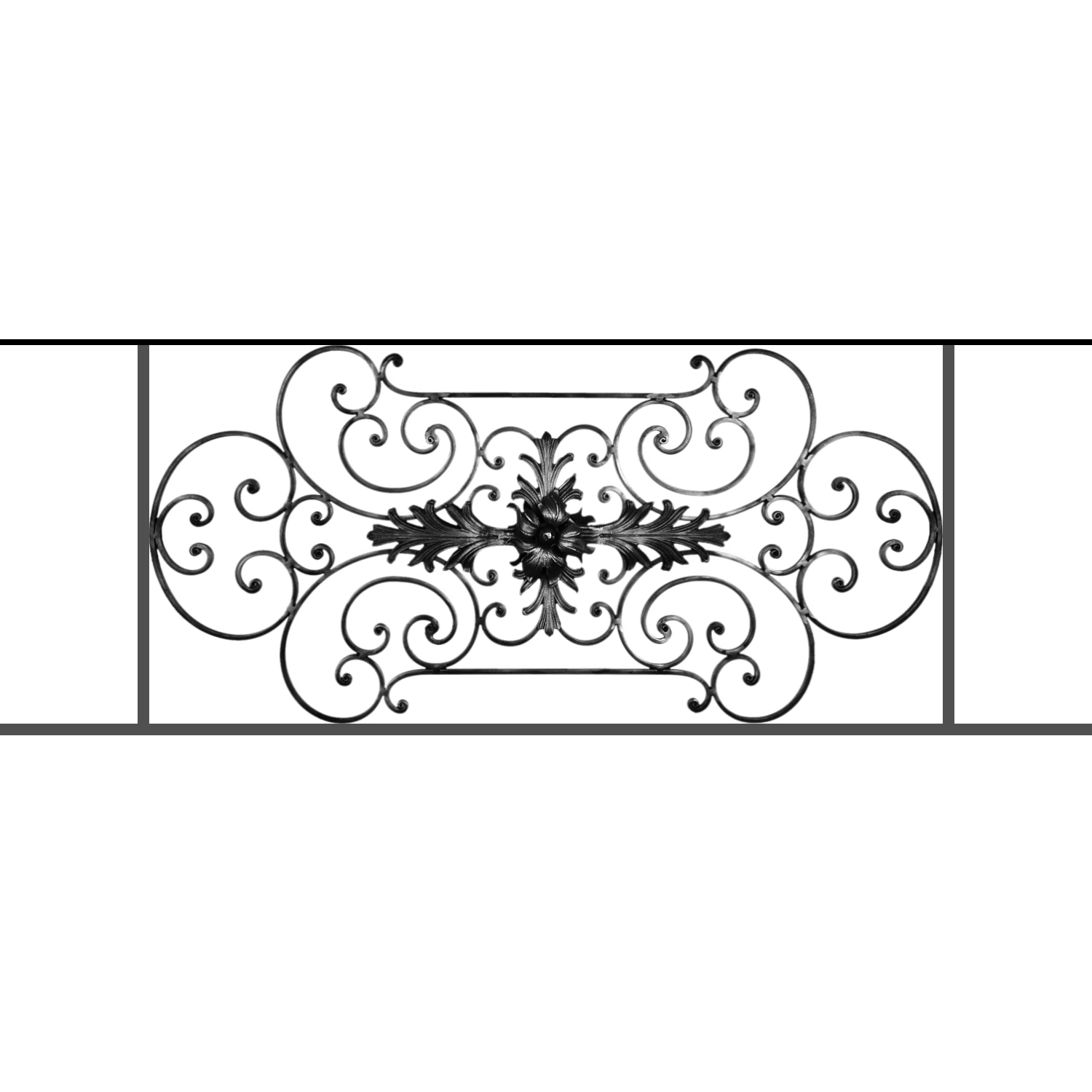 Appui de fenêtre type AF012 à sceller dans votre tableau de fenêtre. Longueur finie de 1500mm et Hauteur finie de 544mm. Convient pour les tableaux de fenêtre de 1400mm. 50mm de scellement sont prévue de chaque côté. Main courante laminée de 1400mm de long en fer forgé sur le dessus. Motif au centre de 1090mm de long par 520mm de haut. Le reste de la structure est en tube acier carré de 16mm de section.