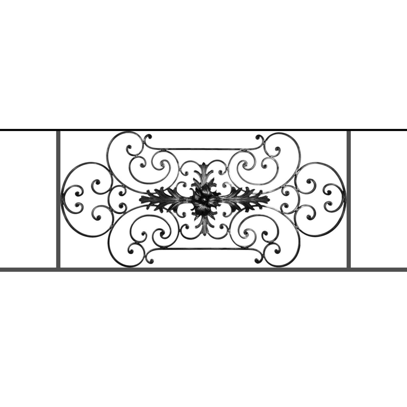 Appui de fenêtre type AF012 à sceller dans votre tableau de fenêtre. Longueur finie de 1550mm et Hauteur finie de 544mm. Convient pour les tableaux de fenêtre de 1450mm. 50mm de scellement sont prévue de chaque côté. Main courante laminée de 1450mm de long en fer forgé sur le dessus. Motif au centre de 1090mm de long par 520mm de haut. Le reste de la structure est en tube acier carré de 16mm de section.