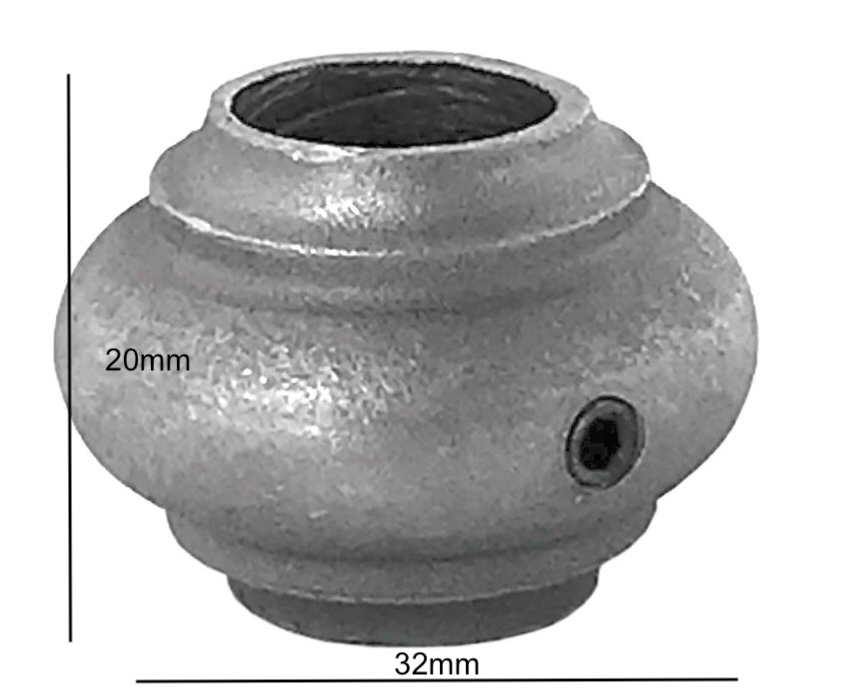 Garniture fine de barreaux lisse, en fonte. Compatible avec des barreaux de diamètre 14mm. Hauteur 20mm largeur 32mm. Cette bague sobre ornera vos barreaux de grilles de défense, portails, escaliers par exemple. Fixation par vis car taraudage M5 (vis fournie). Fourni brut, à peindre ou à vernir avec un produit adapté pour la protection contre la corrosion.