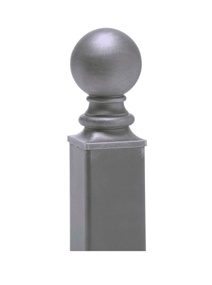 Boule de potelé sur socle carré, en acier moulé. Hauteur 75mm Diamètre Ø46mm et largeur de la base carré 42mm. Finition pour poteaux, en tube carré de 40x40mm. Fixation par soudure, produit non galvanisante. Livré brut, prêt à peindre ou à vernis, galvanisable, convient pour une utilisation en intérieur ou en extérieur. Objet décoratif qui rendra unique votre fabrication. Existe en différentes dimensions.