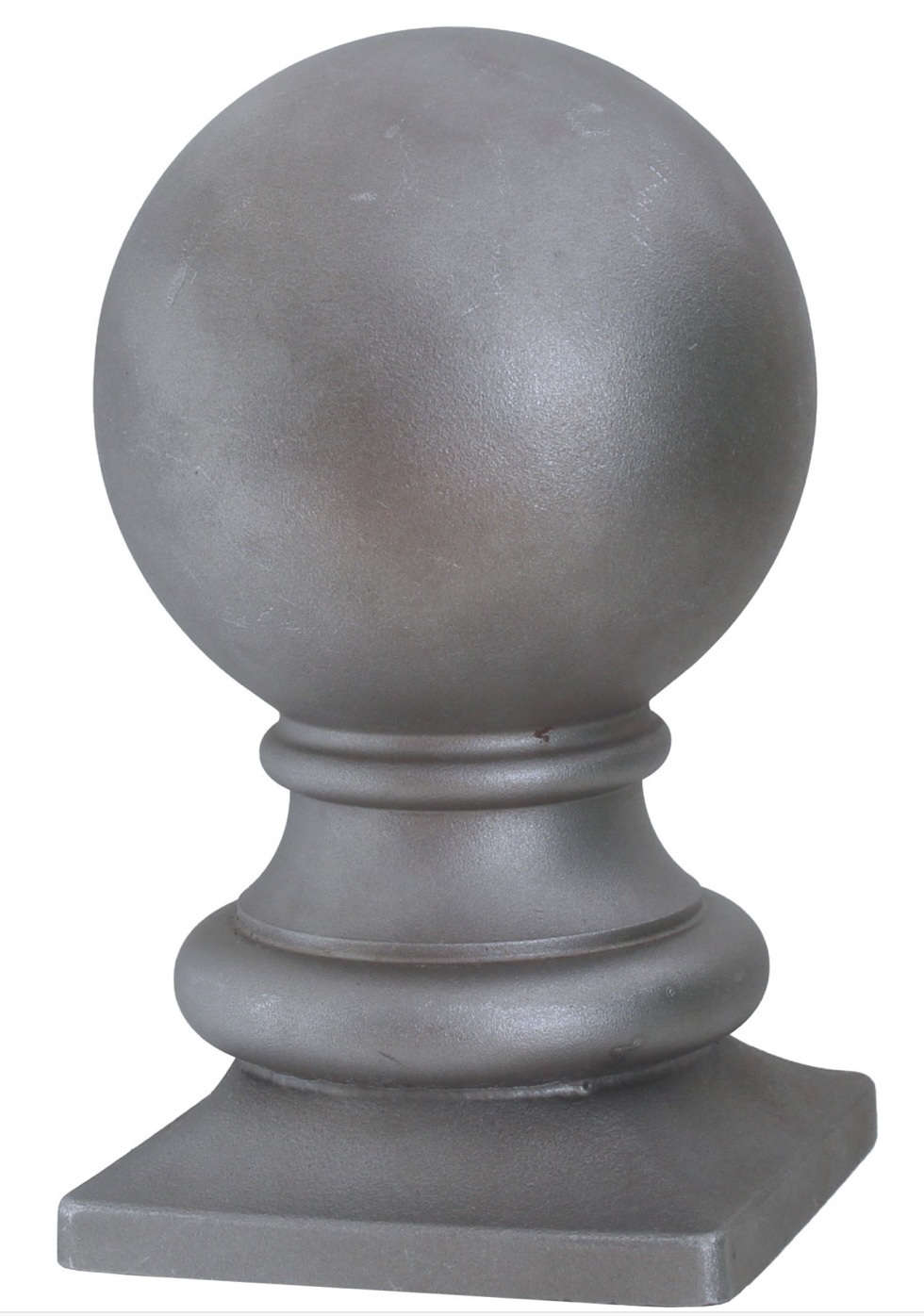Boule de potelé sur socle carré, en acier moulé. Hauteur 117mm Diamètre Ø70mm et largeur de la base carré 62mm. Finition pour poteaux, en tube carré de 60x60mm. Fixation par soudure, produit non galvanisante. Livré brut, prêt à peindre ou à vernis, galvanisable, convient pour une utilisation en intérieur ou en extérieur. Objet décoratif qui rendra unique votre fabrication. Existe en différentes dimensions.