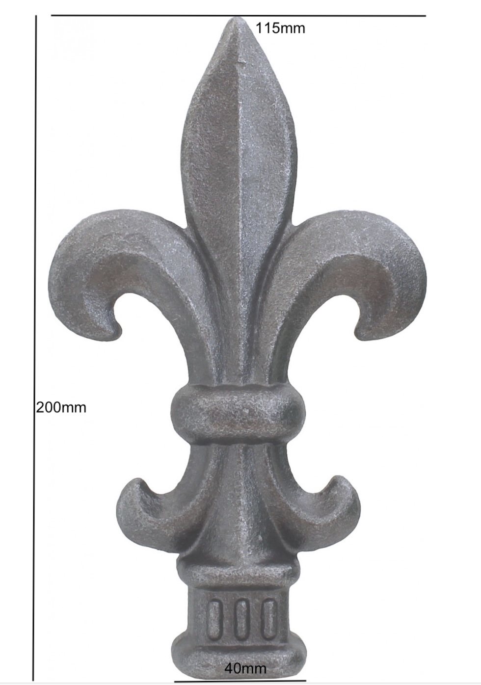 Pointe de lance style fleur de lys médiévale, en fer forgé. Hauteur 160mm largeur 92mm avec une base carré de largeur 32mm. Elément décoratif idéal pour votre portail ou clôture, par exemple. Fixation par soudure. Fournie brut, à peindre ou à vernir avec un produit adapté qui protège contre la corrosion, produit galvanisable.