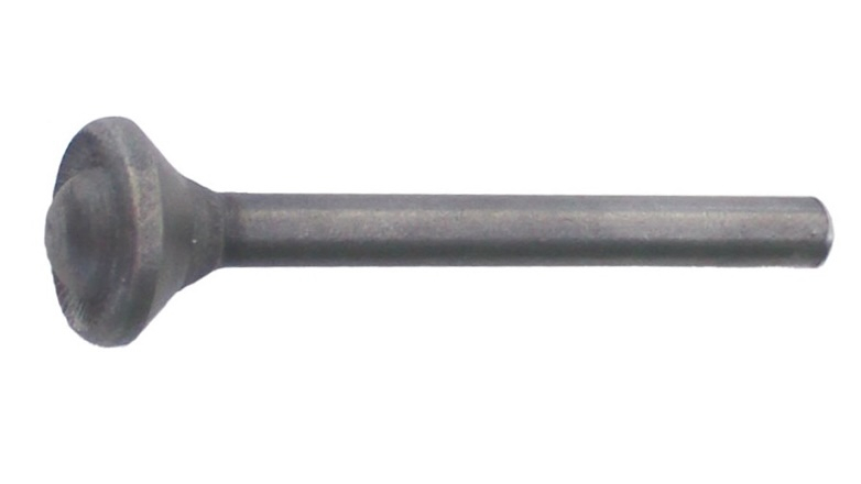 Rivet travaillé, avec sa tête décorée, fleur, en fer forgé. Longueur 50mm diamètre de la tige ø6mm diamètre de la tête ø16mm. Fourni brut et à l'unité.