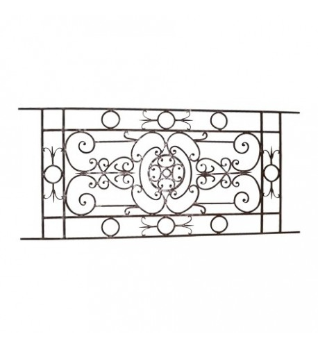 Garde corps en fer forgé de 2000mm de long et 900mm de haut.  La partie décor mesure 1700mm de long, il y a donc 150mm de sur-longueur en plus pour le scellement de chaque côté. Convient pour des tableaux de fenêtre entre 1850 et 1920mm de large. Structure en carré plein de 14mm de section. Modèle d'époque au style Haussmannien que l'on retrouve surtout à Paris. Ce garde-corps en fer forgé est livré dans un état brut sans peinture et peut présenter des traces de rouille. Pour une demande sur mesure n'hésitez pas à nous contacter par mail : pergola62@free.fr.