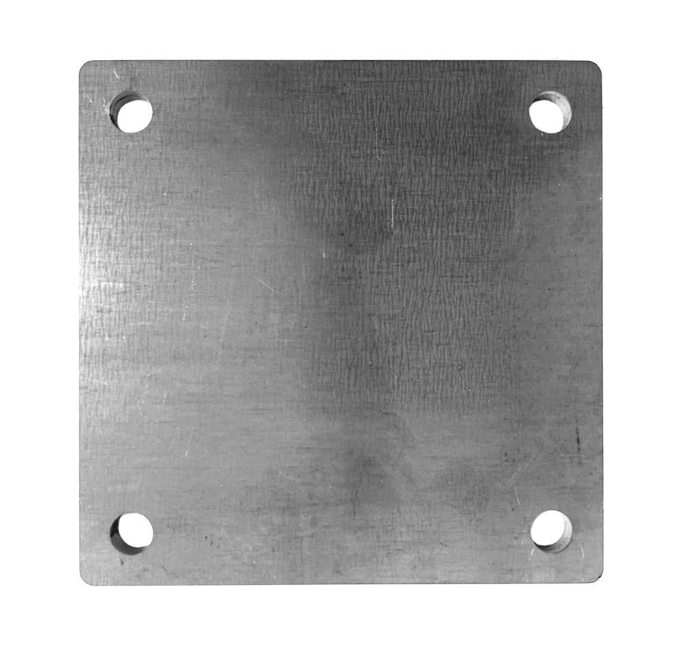 Platine de Fixation en Acier. Dimension de 100mm de hauteur, 100mm de largeur et épaisseur 8mm. Robuste et Prête à souder.