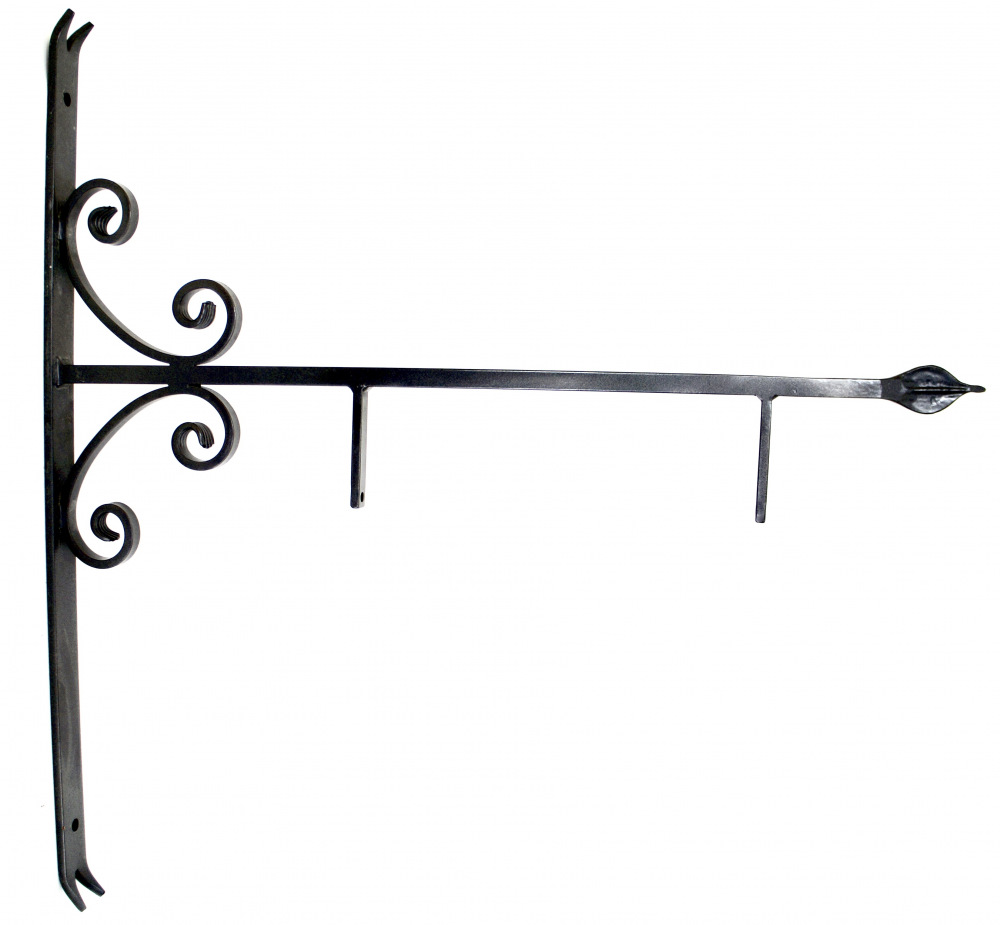 Porte enseigne en fer forgé modèle  2 volutes et fer de lance finition peinture thermolaquée noir recuit au four. Hauteur total 800mm et longueur de 800mm. Réalisé en fer plat de 40x8mm.entraxe vide entre trous 330mm. possibilité de fournir plaque pvc ou acier avec texte 