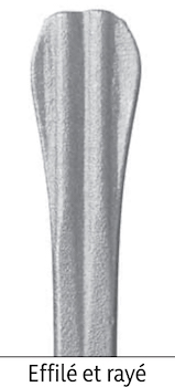 Volute en S, finition effilée rayée. Hauteur 360mm largeur 130mm en carré plein de largeur 14mm. Fixation par soudure. Permet de décorer votre fabrication en fer forgé, portail, clôture, pergola, mais également permet de renforcer la sécurité, en diminuant le vide entre barreau, ou d'augmenter le soutien. Fourni brut, à peindre ou à vernir pour protéger contre la corrosion. Peut être présentée à l'horizontal ou à la vertical.