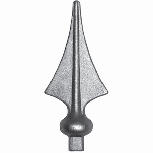 Pointe de lance de 137mm de haut par 55mm de large et avec une base en carré de 14mm en fer forgé.
