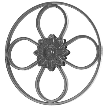 Cercle décoratif en fer forgé à souder. Diamètre total de 250mm. Motif composé de 4 cercles et d’une rosace au centre. Les cercle sont en plat lisse de 14x6mm de section. La rosace centrale est visible des deux côtés.