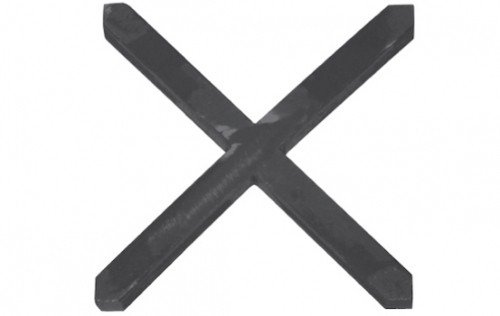 Croix en fer forgé à souder. Hauteur de 110mm et largeur de 110mm. Peut être utilisé en guise de frise ou d’ornement entre barreaux par exemple. Section en carré lisse de 12mm.