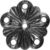 Rosace en fer forgé et en forme de feuille et avec un diamètre de 105mm. Epaisseur de 4mm et perçage central ainsi qu'aux extrémités. A souder.