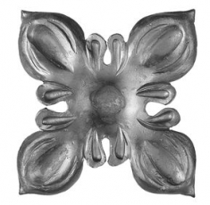 Décor de style fleur d'une hauteur de 110mm et d'une largeur de 110mm. Epaisseur de 3mm. En fer forgé.