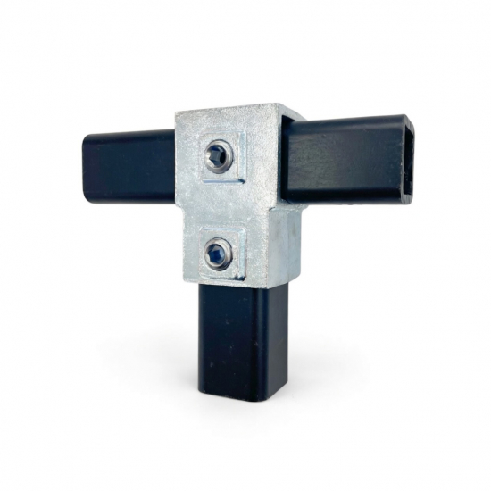 Découvrez notre connecteur en T robuste et professionnel, spécialement conçu pour assembler rapidement et solidement des tubes carrés en acier de 25 x 25 mm. Fabriqué en fonte galvanisée à chaud de haute qualité, ce connecteur offre une excellente résistance à la corrosion et une durabilité exceptionnelle, idéale pour une utilisation en intérieur comme en extérieur. Caractéristiques principales :  Compatible avec tubes carrés 25x25 mm Forme un raccord en T parfait. Dimensions du connecteur : 62 mm de large × 40 mm de haut Finition galvanisée anti-corrosion 2 vis à tête creuse (hexagonale) incluses pour une fixation sécurisée Montage simple et rapide sans soudure Construction massive et rigide  Utilisations courantes :  Structures métalliques Portails et clôtures Échafaudages légers Mobilier industriel ou DIY Abris, pergolas et carports Aménagements de garage ou atelier  Ce connecteur en T est la solution idéale pour tous vos projets de construction modulaire en tubes carrés. Sa finition galvanisée lui permet de résister aux intempéries, tandis que les vis à tête creuse assurent un serrage puissant et discret. Conseil de montage : Insérez les tubes dans le connecteur et serrez fermement les deux vis Allen (clé non fournie) pour une liaison parfaitement rigide.