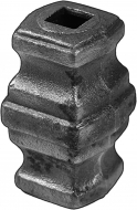 Garniture de barreaux carrés, en fer forgé. Compatible avec des barreaux de largeur 14mm. Hauteur 70mm largeur 40mm. Cette bague d'apparence sobre ornera vos barreaux de grilles de défense, portails, escaliers par exemple. Fixation facile, à visser avec vis taraudage M5. Fournie brut, à peindre ou à vernir avec un produit adapté pour la protection contre la corrosion. Produit galvanisable.