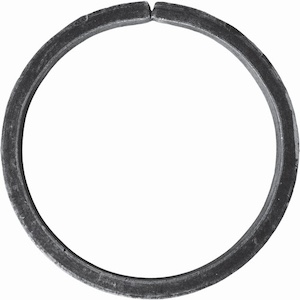 Cercle en fer forgé d\'un diamètre de 110mm. En fer plat de 16x4 mm