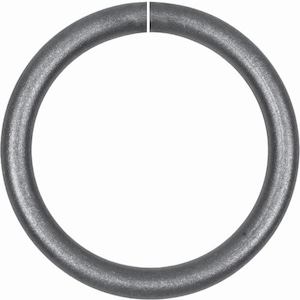 Cercle en fer forgé avec une section de diamètre 12mm et d\'un diamètre général de 110mm.