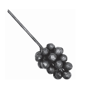 Décor représentant une grappe de raisins sur tige d'une hauteur de 70mm et d'une largeur de 55mm. En fer forgé.