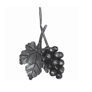 Décor représentant une grappe de raisins sur tige d'une hauteur de 140mm et d'une largeur de 110mm. En fer forgé.