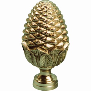 Pomme de pin sur socle rond, en laiton. Hauteur 150mm Diamètre Ø80mm et diamètre de la base Ø45mm. Fixation par vissage grâce à un insert M10. Livré brut, prêt à peindre ou à vernis, galvanisable, convient pour une utilisation en intérieur ou en extérieur. Objet décoratif qui rendra unique votre fabrication. Existe en différentes dimensions et en fonte ou aluminium.
