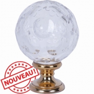 Boule en cristal blanc soufflé travaillé à la main. Le pied est en laiton poli. Diamètre extérieur 100mm, hauteur maximale 145mm, embase laiton diamètre 58 extérieur