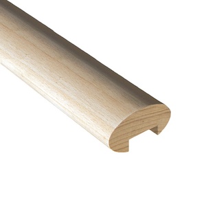 Main courante de 2000mm de long en bois d'hêtre. Largeur de 70mm et épaisseur de 35mm. Gorge 20 x 10mm. Pour fabrication de rampes et garde corps 