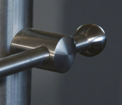 Boule de finition pour tube rond de diamètre 14mm. Diamètre extérieur 18,5mm diamètre intérieur 14mm. En inox 304. À insérer autour du tube et à coller (colle non fournie). Permet d'être utilisé en intérieur comme en extérieur et même en bord de mer. Existe en version inox 316 (ref 3030816).