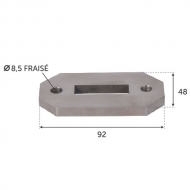 Platine rectangle pour poteau de départ, en inox. Largeur 92mm Longueur 48mm Hauteur 10mm. Fixation par colle bi-composant au poteau et à visser au sol grâce à 2 trous de diamètre 8,5mm. Cet habillage de la base du barreau permet fixer votre poteau au sol, il apportera un raffinement à votre fabrication par ce détail de finition. Platine estampée. Livrée brut. Compatible avec les poteaux référence 30430216.
