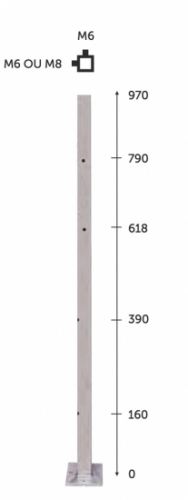 Poteau carré d'angle, en inox 316. Hauteur 970mm Largeur 40mm avec 4 trous taraudés en M6 ainsi que 4 trous taraudés en M8. Ce poteau convient pour une pause mixte à la fois câble ou rond plein et verres. Platine de fixation soudée Ø100mm epaisseur 8mm pré percée de 4 trous.