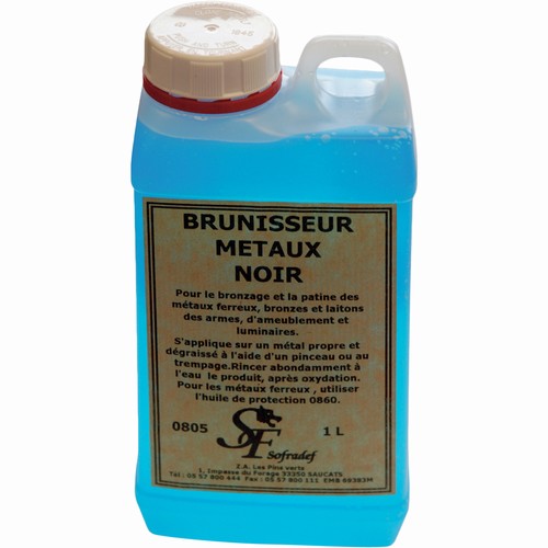 Patine les métaux ferreux, bronzes et laitons, pour un usage en intérieur. A utiliser pur, non distillé. A appliquer au pinceau ou par trempage. Conditionnement d'un litre. A appliquer sur vos supports propres et secs. Après l'oxydation souhaitée, rincer abondament à l'eau, puis appliquer le neutralisant 31022 puis l'huile de protection réf. 31020.