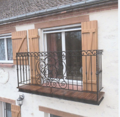 Décor panneau composé de volutes finition à noyaux avec rosaces de 810mm de haut par 945mm de large. Souvent utilisé pour la réalisation de garde corps, grilles ou portails par exemple.