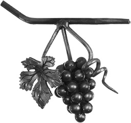 Décor représentant une grappe de raisins sur tige d'une hauteur de 160mm et d'une largeur de 160mm. En fer forgé.