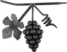 Décor représentant une grappe de raisins sur tige d'une hauteur de 150mm et d'une largeur de 120mm. En fer forgé.